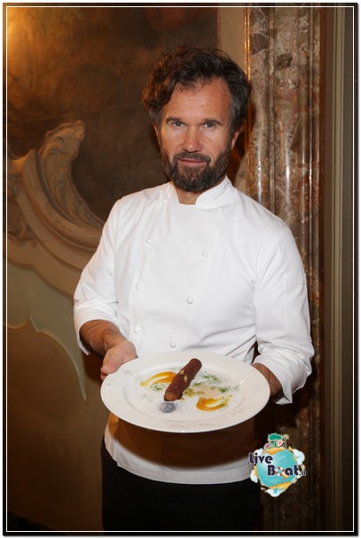 MILANO, 12/11/2015. PALAZZO VISCONTI. MSC CROCIERE PRESENTA LA MAGIA DELLE FESTIVITA' NATALIZIE E IL FASCINO DI CUBA CON IL MENU' DI CARLO CRACCO. NELLA FOTO GIOVANNI TOTI, GIANNI ONORATO. PHOTO CANIO ROMANIELLO / OLYCOM