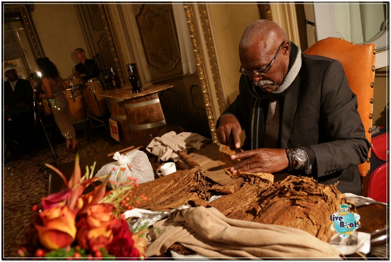 MILANO, 12/11/2015. PALAZZO VISCONTI. MSC CROCIERE PRESENTA LA MAGIA DELLE FESTIVITA' NATALIZIE E IL FASCINO DI CUBA CON IL MENU' DI CARLO CRACCO. NELLA FOTO GIOVANNI TOTI, GIANNI ONORATO. PHOTO CANIO ROMANIELLO / OLYCOM